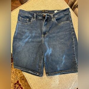 Lee reg fit mid rise women’s size 10 denim bermuda